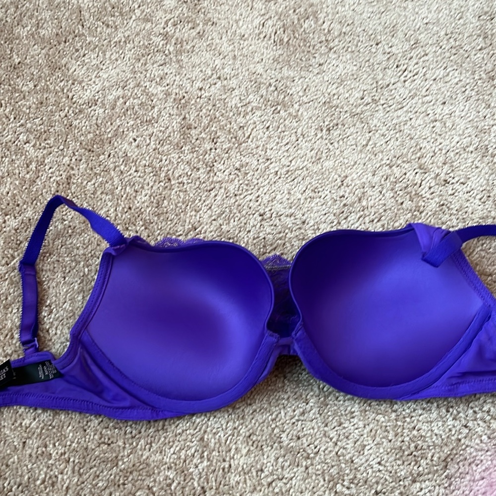 Victoria’s Secret Lace Push up Bra - Picture 5 of 9
